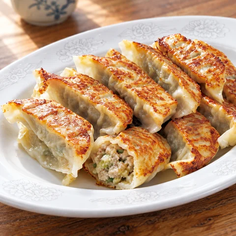 蓬莱本館 餃子：雰囲気と断面